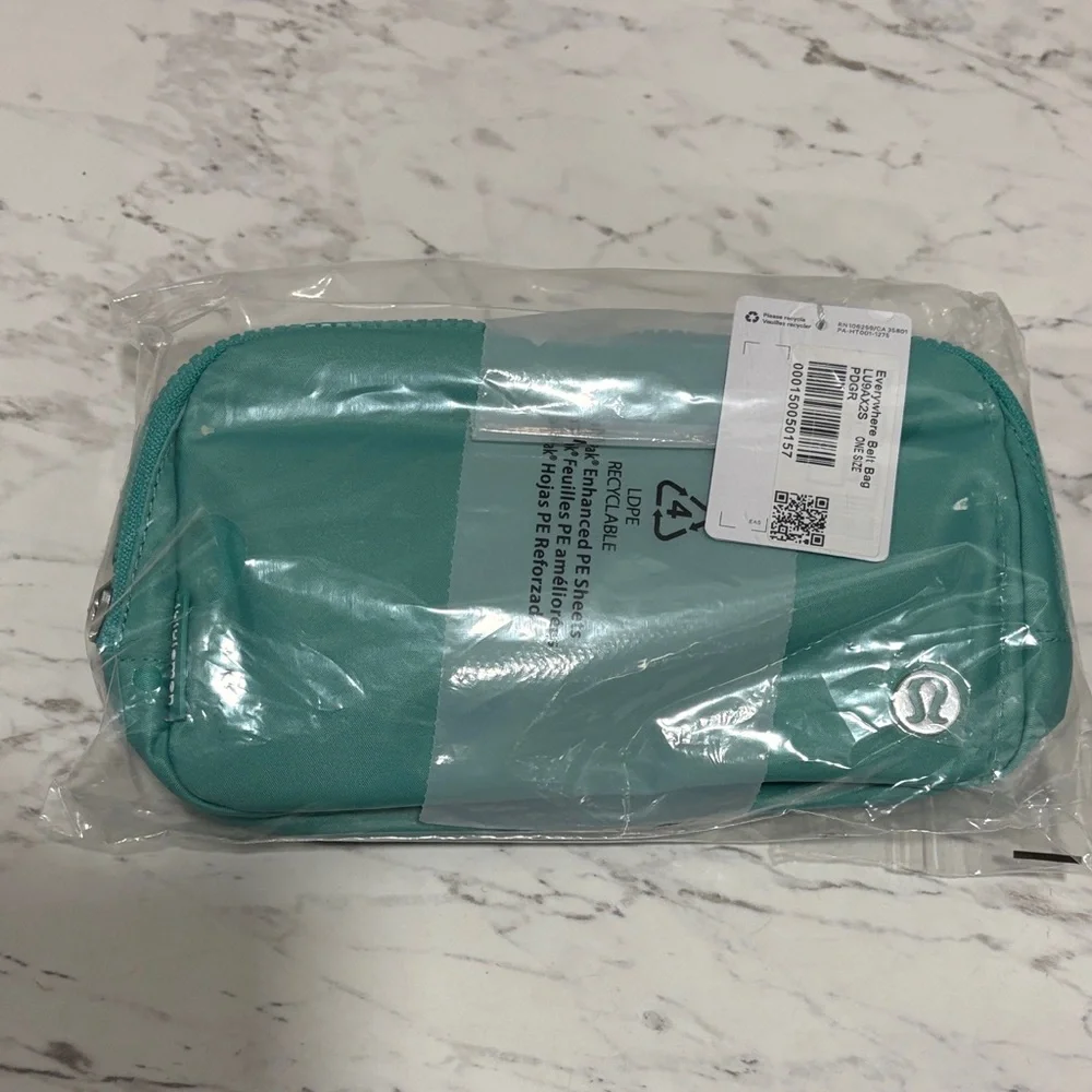 NWT Lululemon everywhere belt bag - Picture 2 of 4